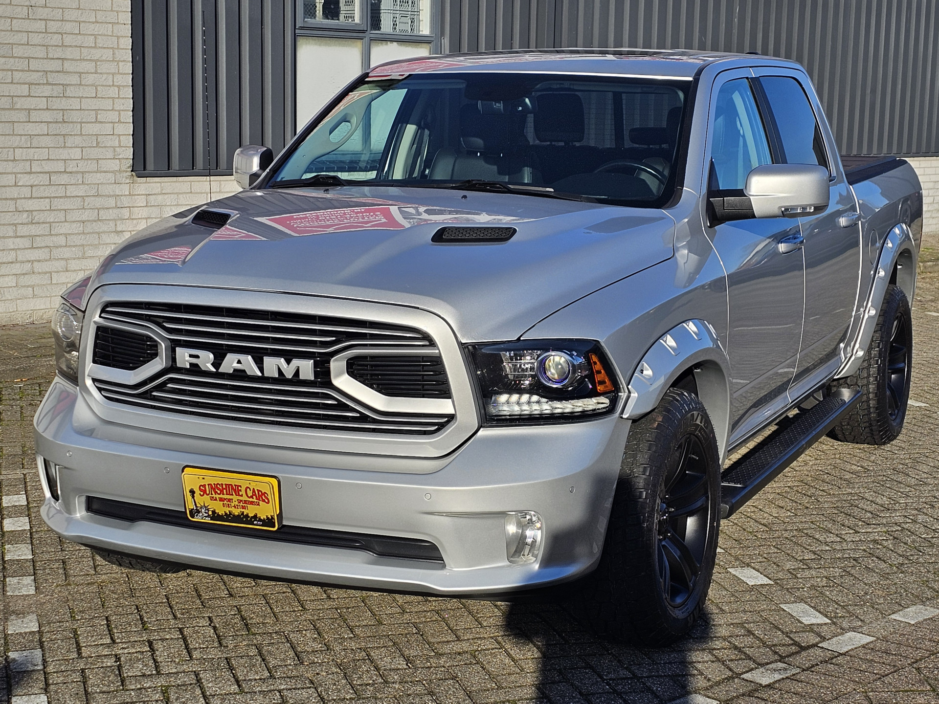Dodge Ram 1500 SPORT CREW CAB 4X4 5,7 LTR V8 AUT. LUCHTVERING 34324887-1.jpg | Sunshine Cars