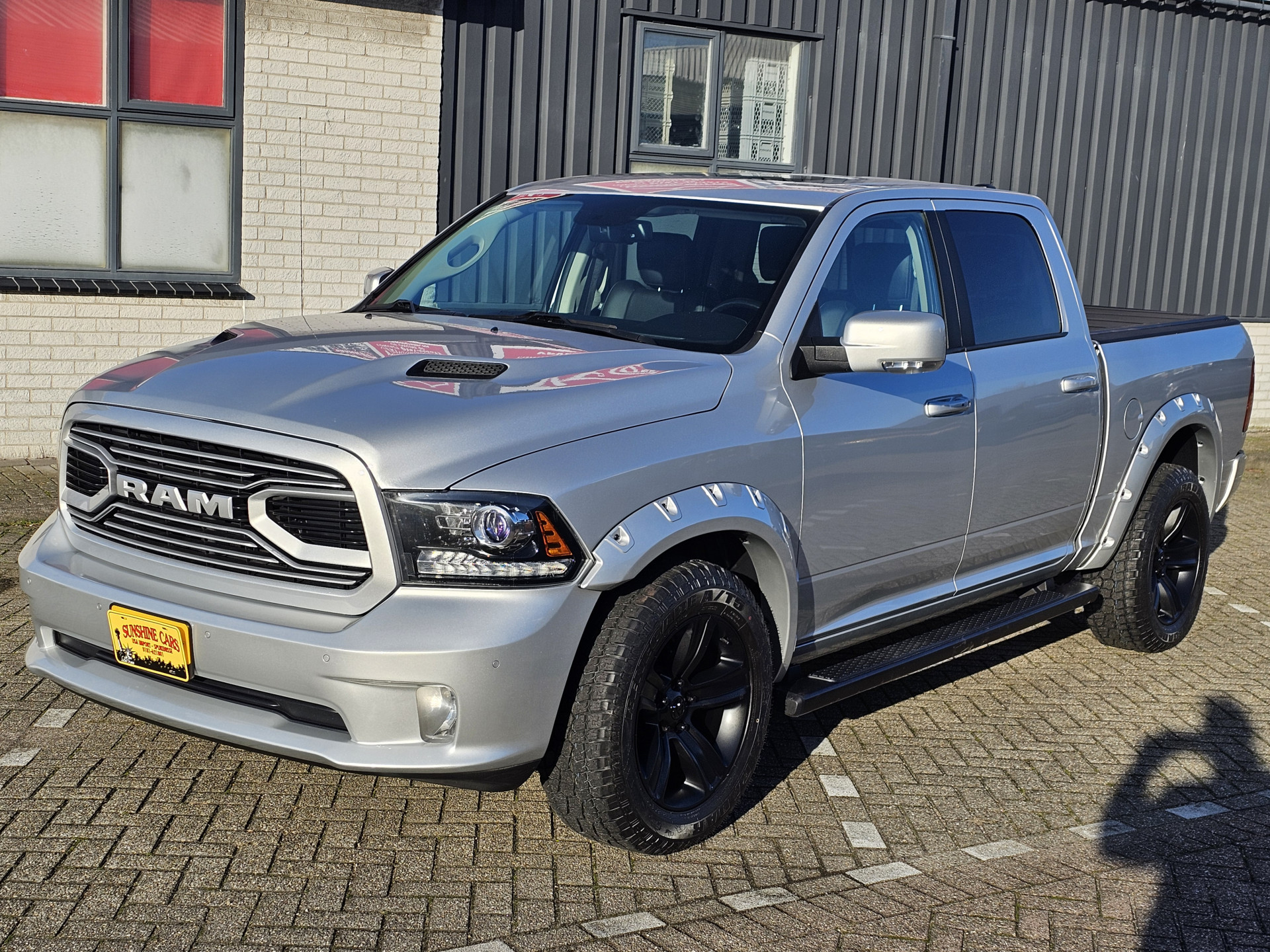 Dodge Ram 1500 SPORT CREW CAB 4X4 5,7 LTR V8 AUT. LUCHTVERING 34324887-2.jpg | Sunshine Cars
