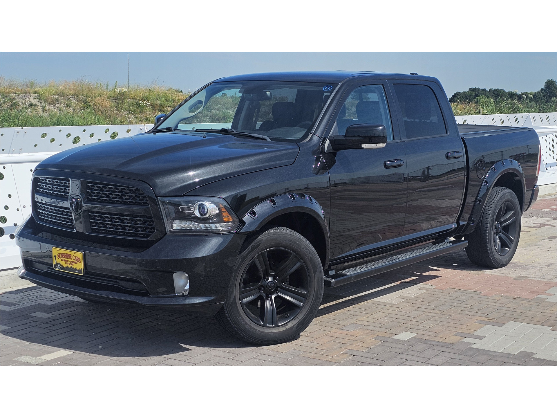 Dodge  1500 LARAMIE/SPORT 4X4 CREW CAB. 5,7LTR V8 AUT. BLACK EDITION 39476558-0.jpg | Sunshine Cars
