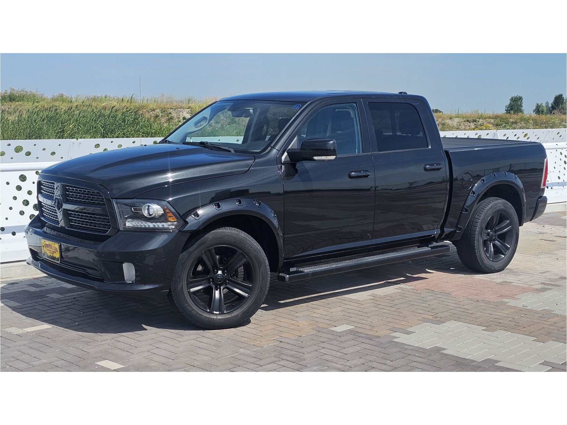 Dodge 1500 LARAMIE/SPORT 4X4 CREW CAB. 5,7LTR V8 AUT. BLACK EDITION 39476558-2.jpg | Sunshine Cars