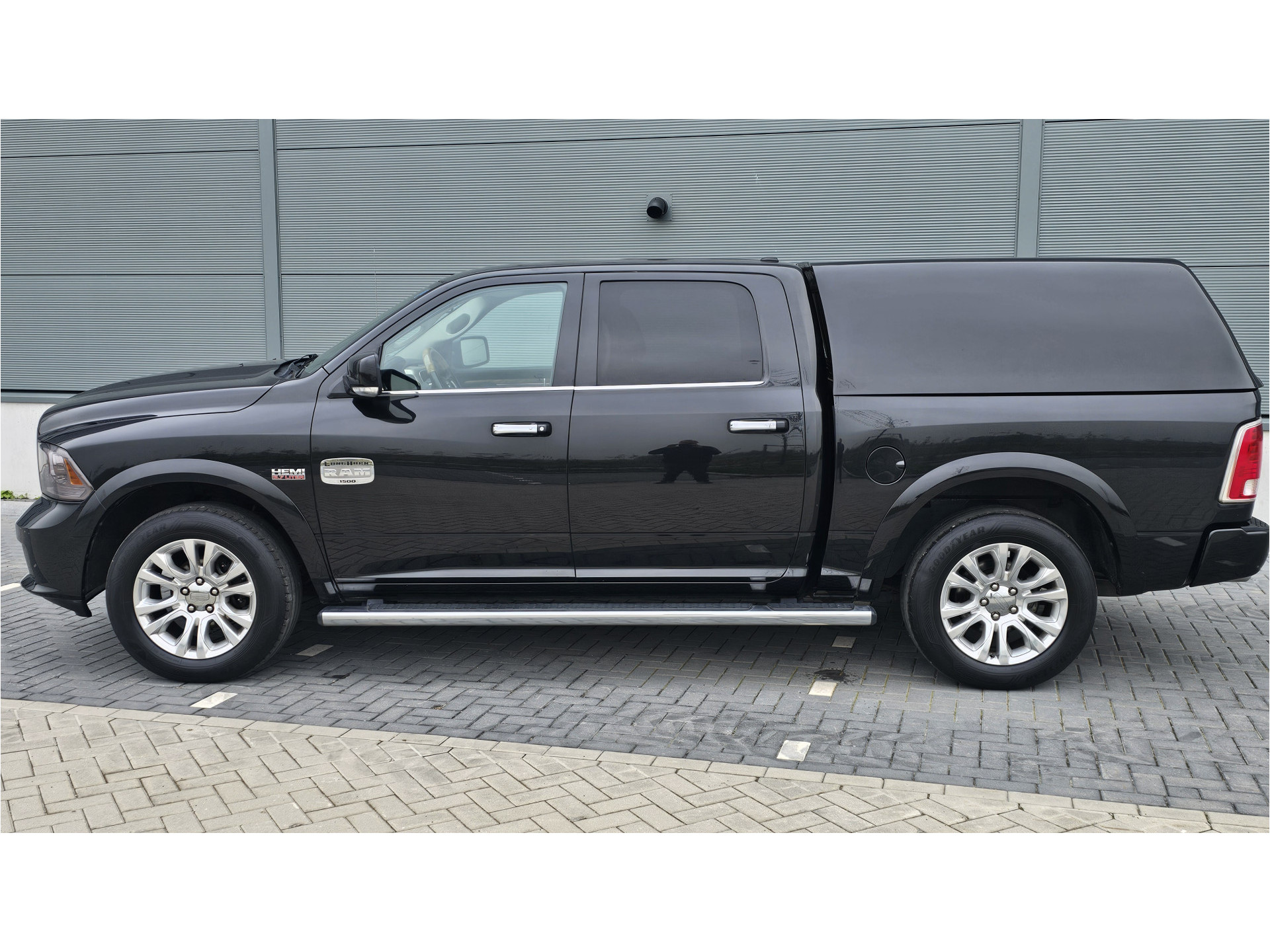 Dodge Ram 1500 LONGHORN/SPORT 4X4 CREW CAB. 5,7LTR V8 AUT.LUCHTVERING, BEDTOPPER 40476368-4.jpg | Sunshine Cars