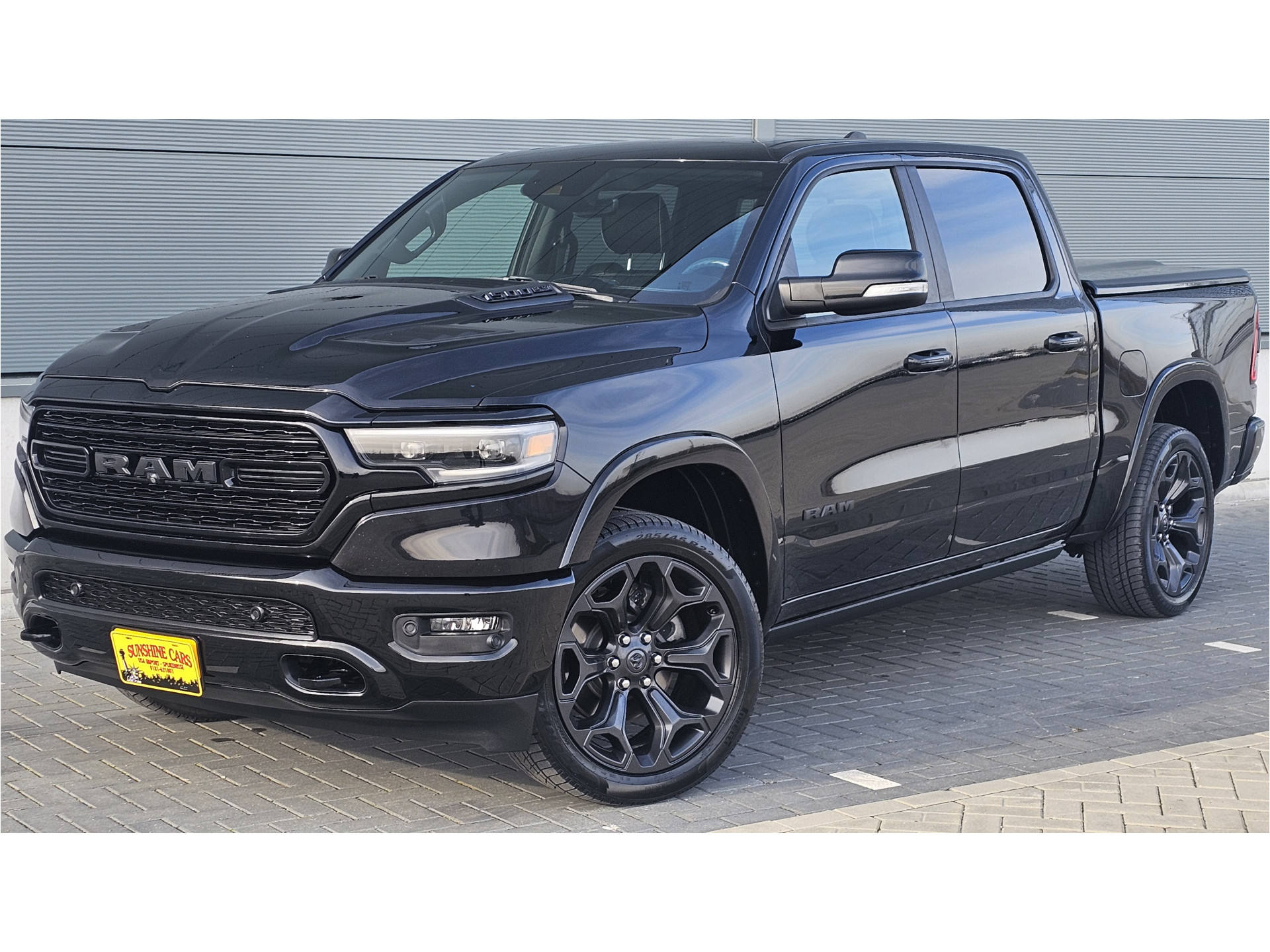Dodge Ram 1500 LIMITED BLACK EDITION 4X4 CREW CAB 5,7 LTR V8 AUT. 1e EIGENAAR 42715169-0.jpg | Sunshine Cars