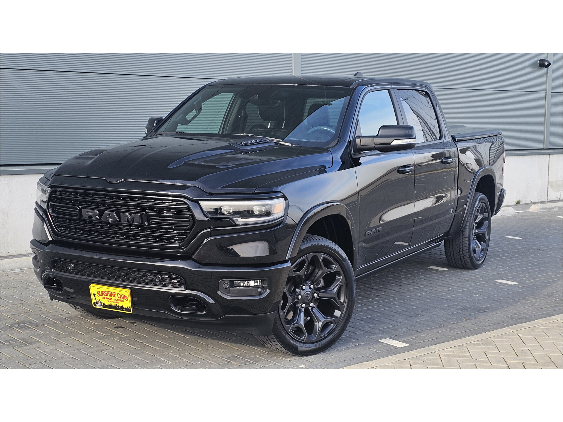 Dodge Ram 1500 LIMITED BLACK EDITION 4X4 CREW CAB 5,7 LTR V8 AUT. 1e EIGENAAR 42715169-2.jpg | Sunshine Cars