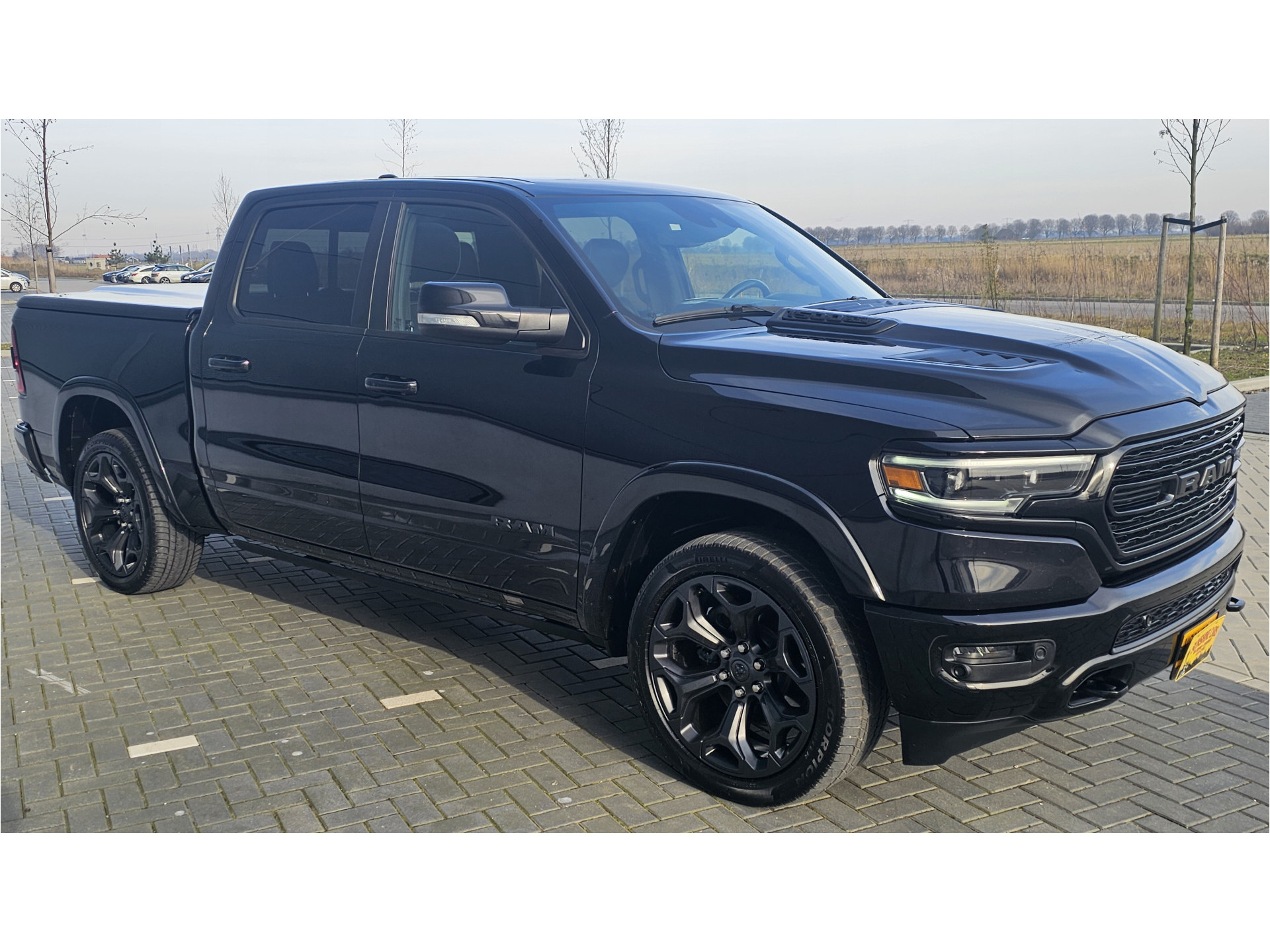Dodge Ram 1500 LIMITED BLACK EDITION 4X4 CREW CAB 5,7 LTR V8 AUT. 1e EIGENAAR 42715169-3.jpg | Sunshine Cars