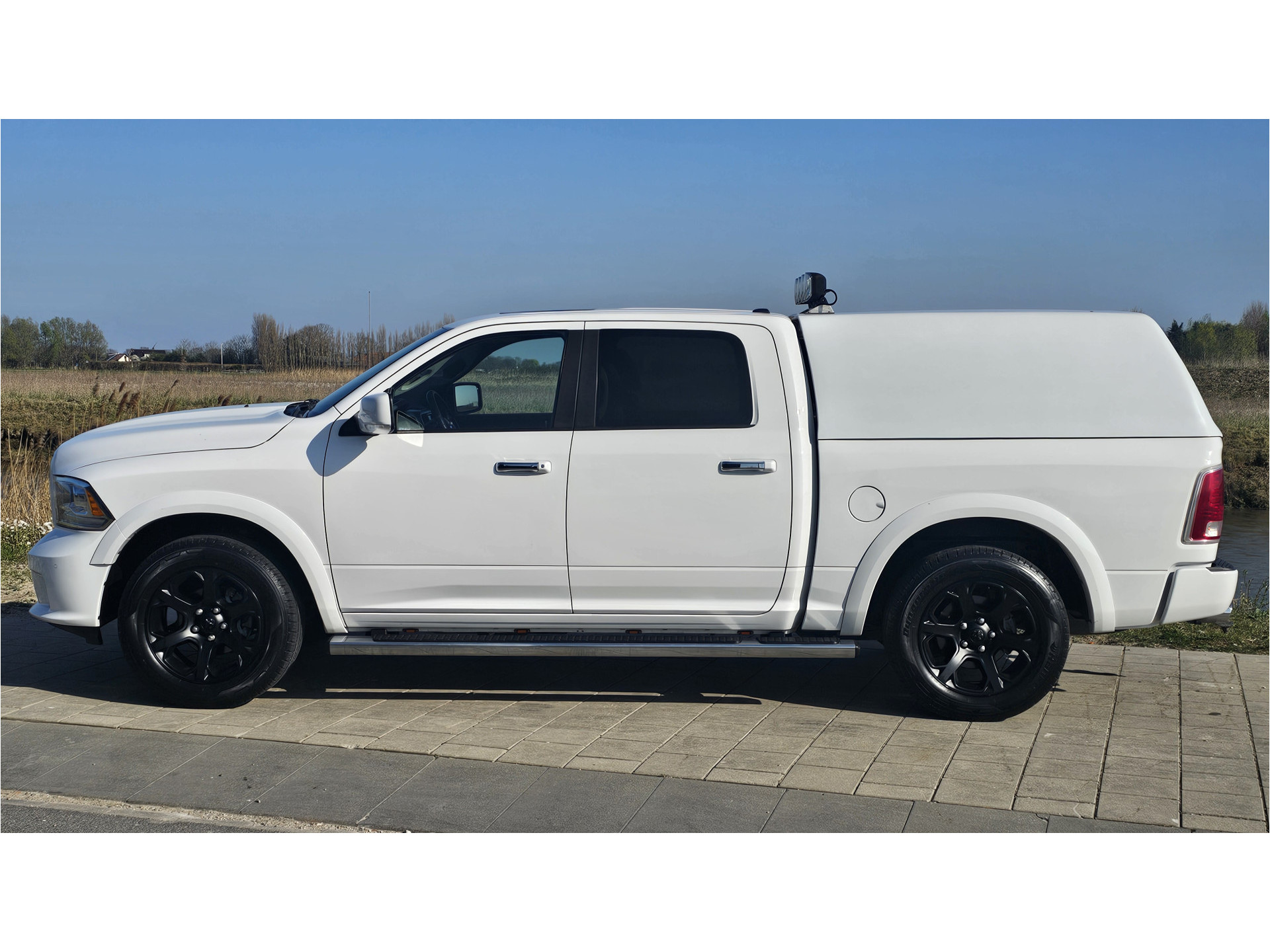 Dodge Ram 1500 LARAMIE/SPORT 4X4 CREW CAB 5,7 LTR V8 AUT. 43929529-3.jpg | Sunshine Cars