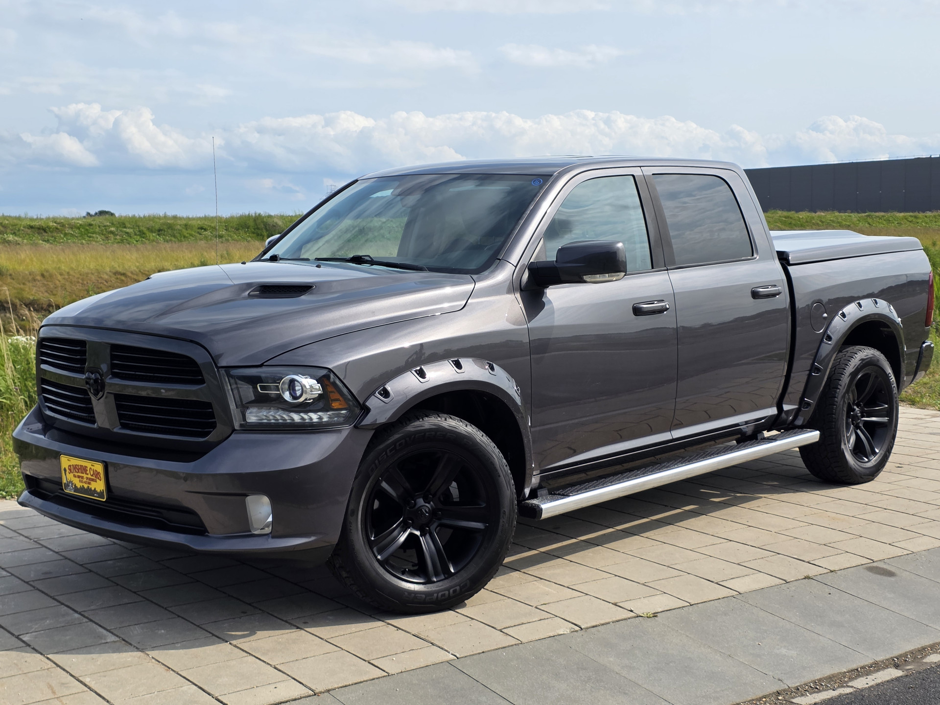 Dodge 1500 SPORT 4X4 CREW CAB. 5,7LTR V8 AUT. BLACK EDITION LAGE CATALOGUS WAARDE 43967678-3.jpg | Sunshine Cars