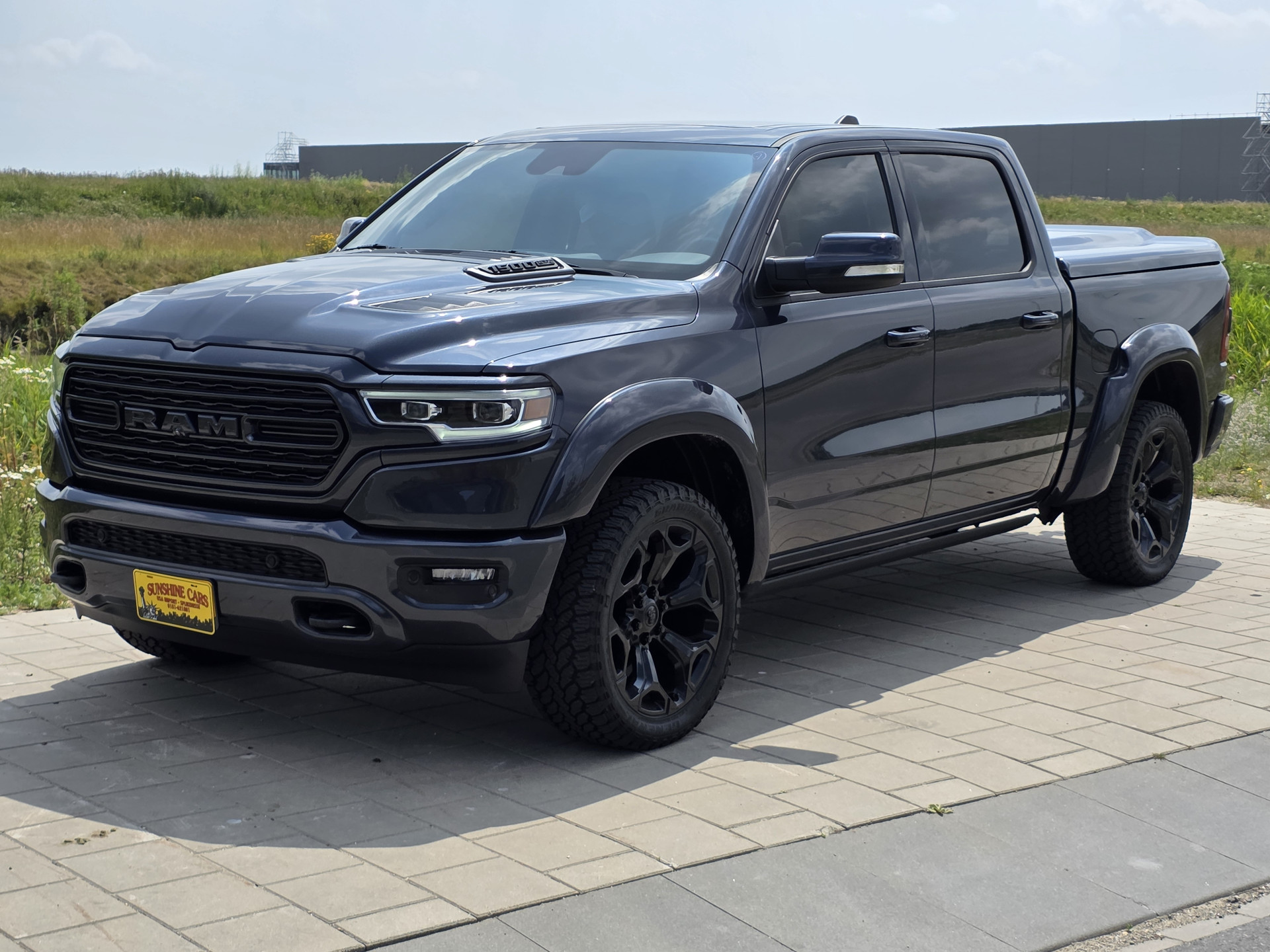 Dodge Ram 1500 LIMITED BLACK EDITION 4X4 CREW CAB 5,7 LTR V8 AUT. 45822553-1.jpg | Sunshine Cars