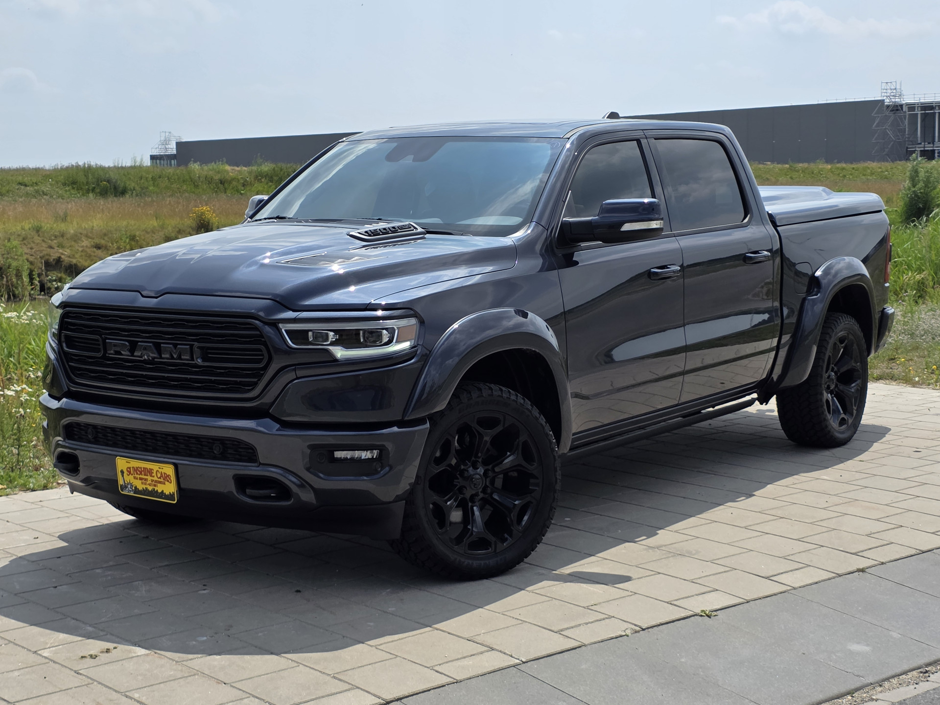 Dodge Ram 1500 LIMITED BLACK EDITION 4X4 CREW CAB 5,7 LTR V8 AUT. 45822553-3.jpg | Sunshine Cars