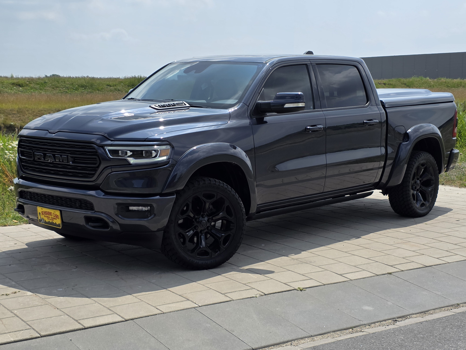 Dodge Ram 1500 LIMITED BLACK EDITION 4X4 CREW CAB 5,7 LTR V8 AUT. 45822553-4.jpg | Sunshine Cars