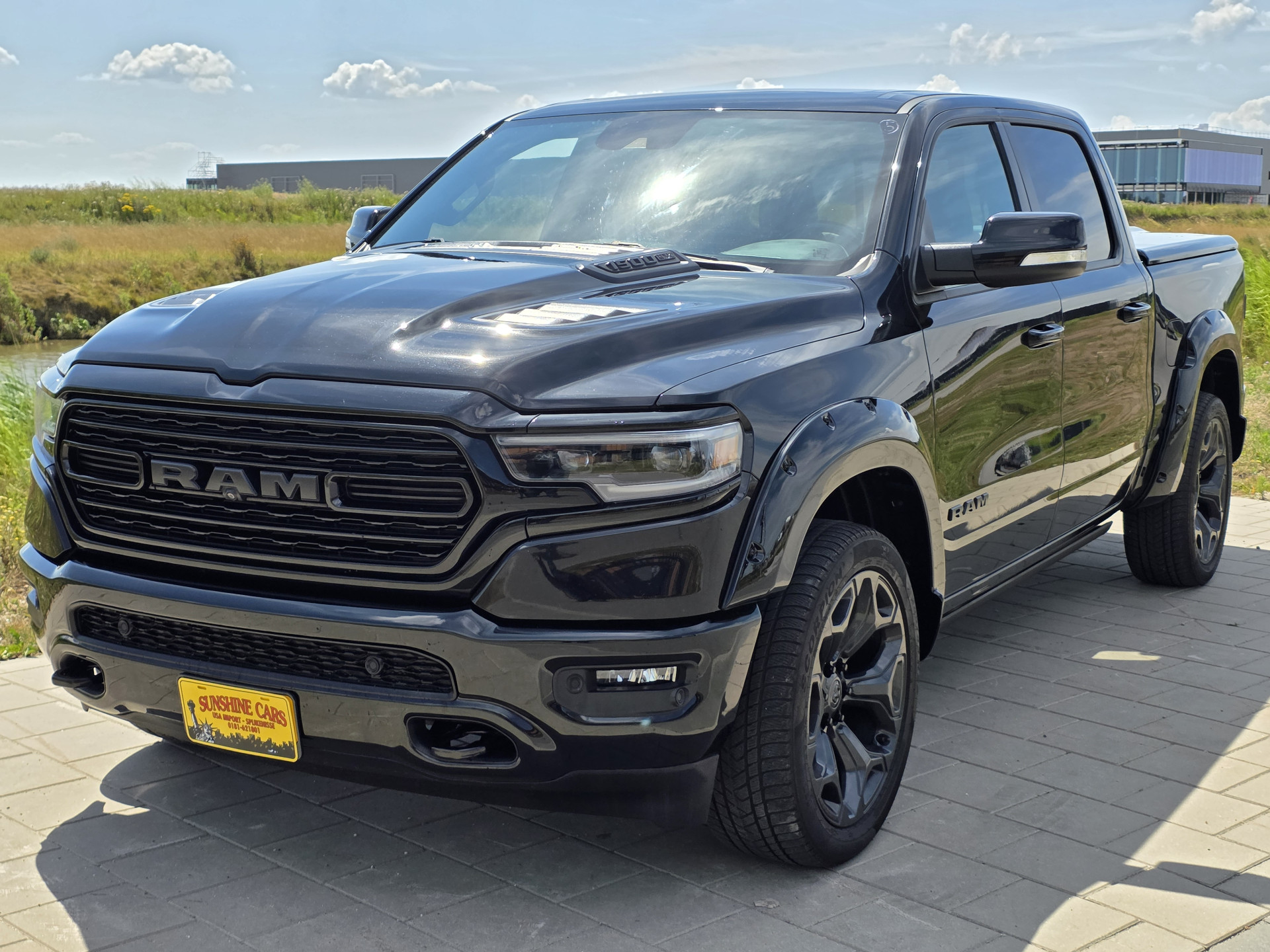 Dodge Ram 1500 LIMITED BLACK EDITION 4X4 CREW CAB 5,7 LTR V8 AUT. 1e EIGENAAR 46163395-0.jpg | Sunshine Cars