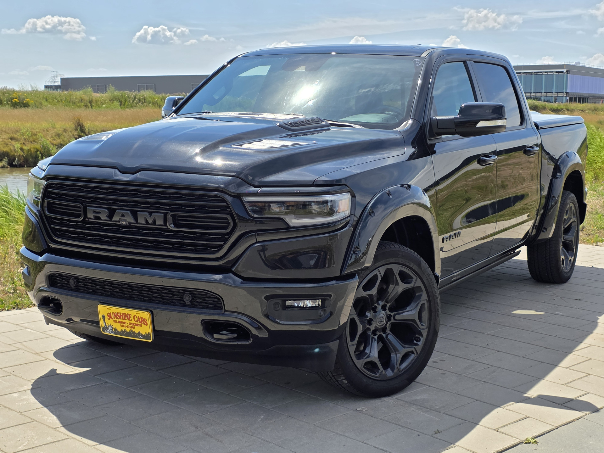 Dodge Ram 1500 LIMITED BLACK EDITION 4X4 CREW CAB 5,7 LTR V8 AUT. 1e EIGENAAR 46163395-1.jpg | Sunshine Cars