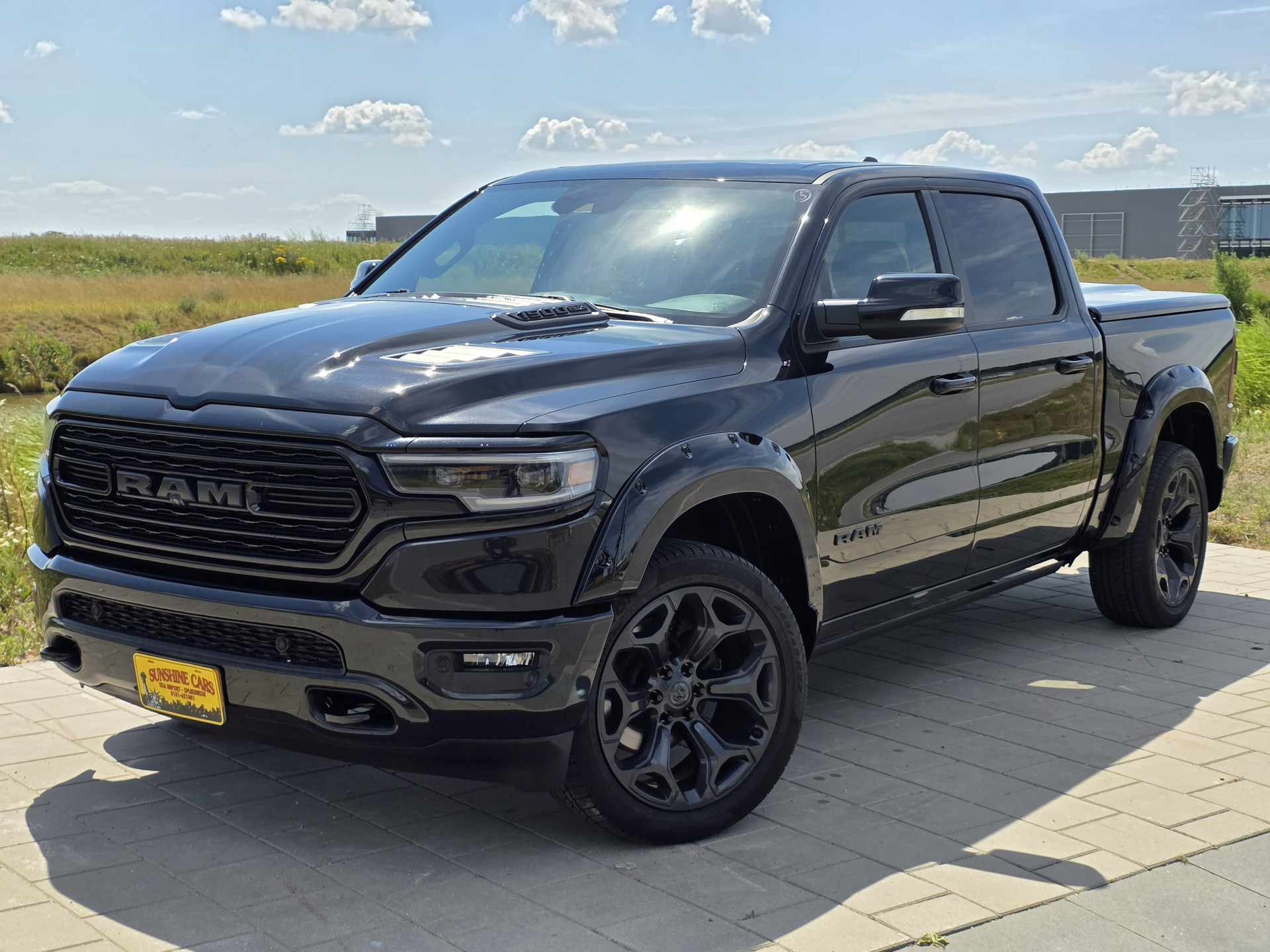 Dodge Ram 1500 LIMITED BLACK EDITION 4X4 CREW CAB 5,7 LTR V8 AUT. 1e EIGENAAR 46163395-3.jpg | Sunshine Cars