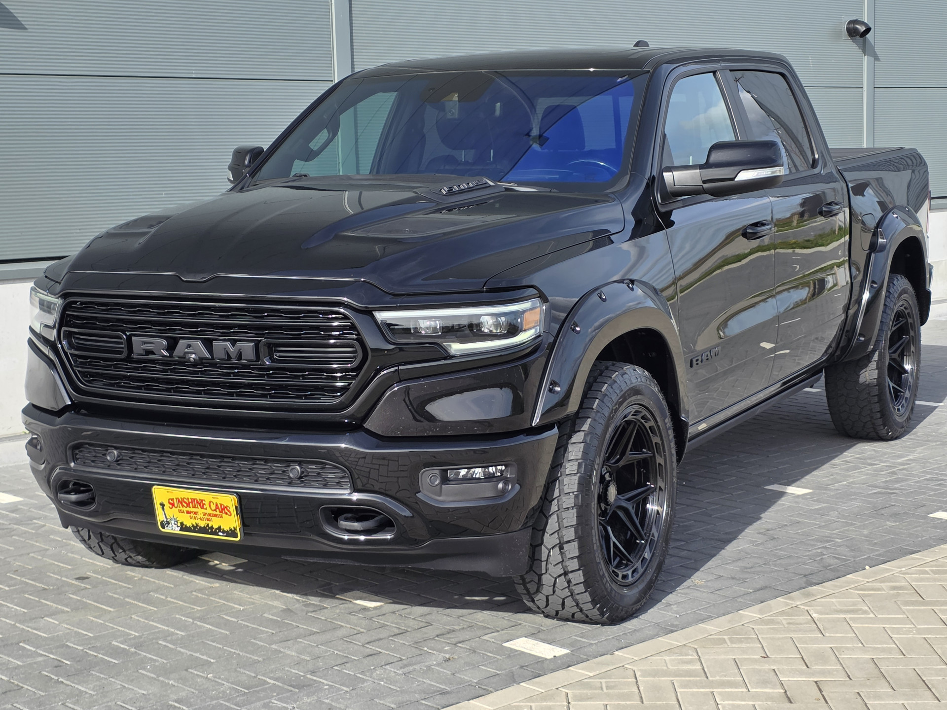 Dodge Ram 1500 LIMITED NIGHT EDITION 4X4 CREW CAB 5.7 LTR V8 AUT. MET 6.4 MANIFOLT SWAP 46179170-1.jpg | Sunshine Cars