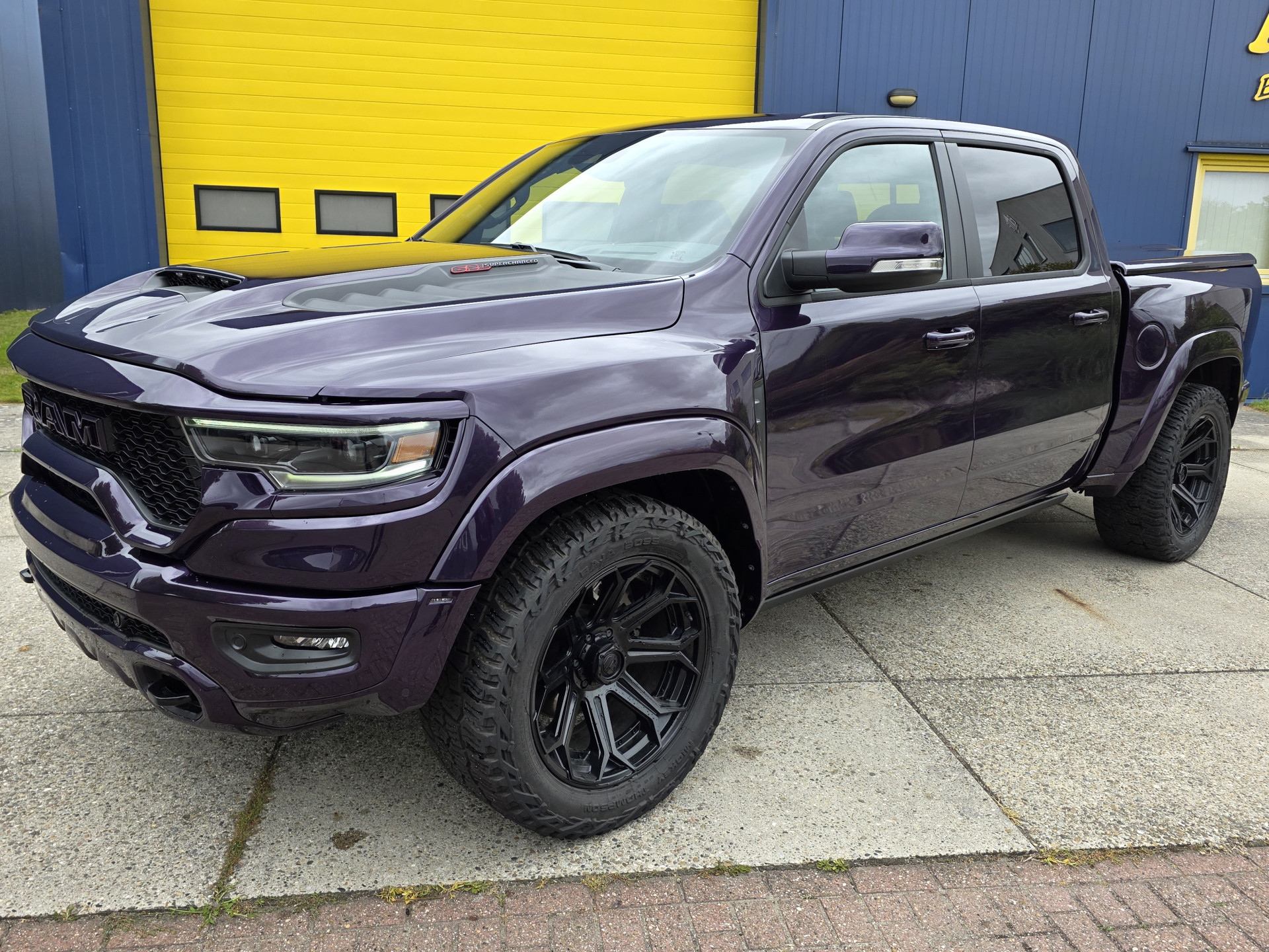 Dodge Ram 1500 TRX CLONE NIGHT EDITION 4X4 CREW CAB 5.7 LTR V8 AUT. DAYTONA VIOLET MET!!! 46183845-4.jpg | Sunshine Cars